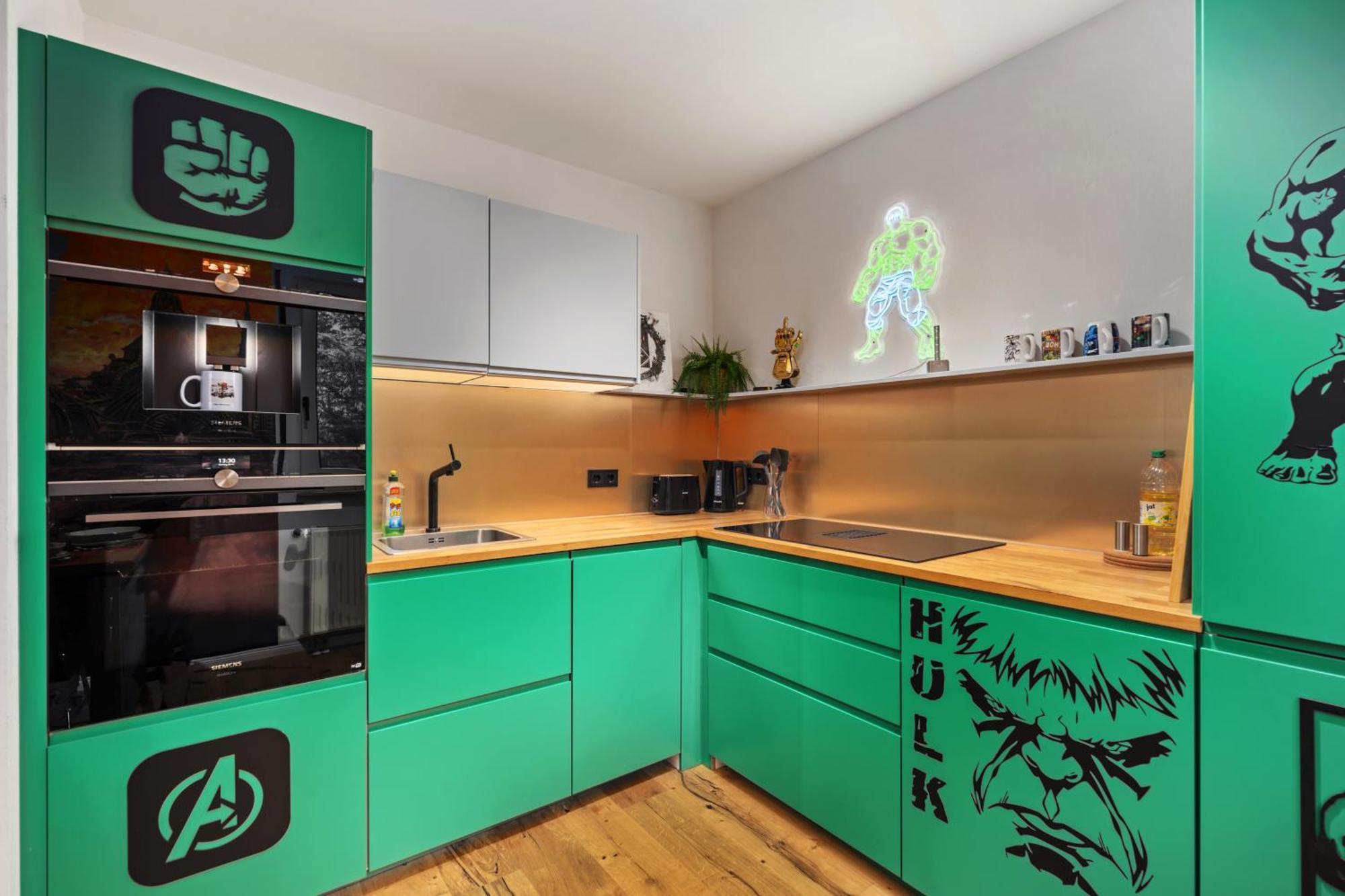 Edler Wohnraum Disney Marvel Studio Mit Balkon, Boxspringbett, Kaffeevollautomat, Lift & Parkplatz Chemnitz Extérieur photo